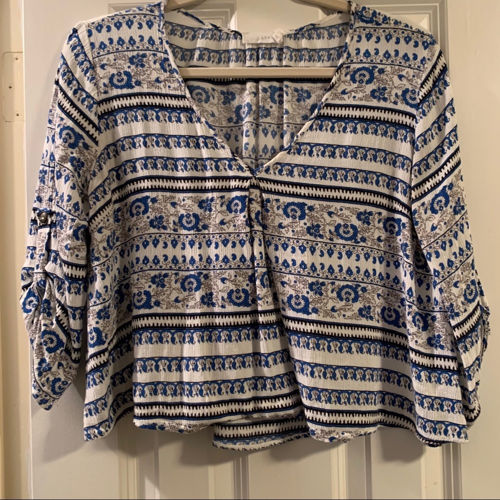 Blue pattern v neck shirt